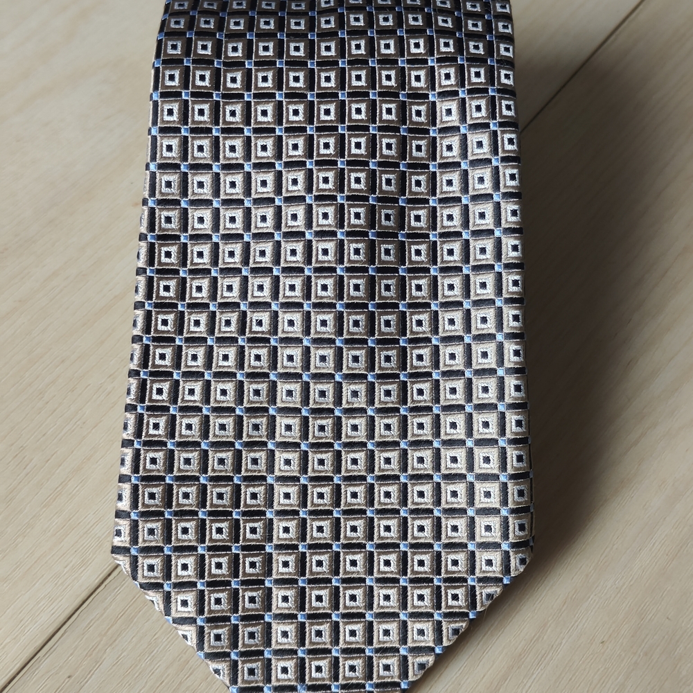 Elegant Geometric Patterned Tie - Black and Gray